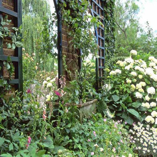 Garden trellis with mirrors included