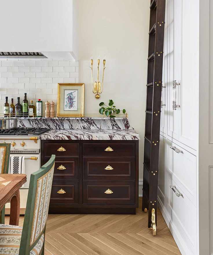 Mix and match kitchen cabinet with marble counter and wood cabinet