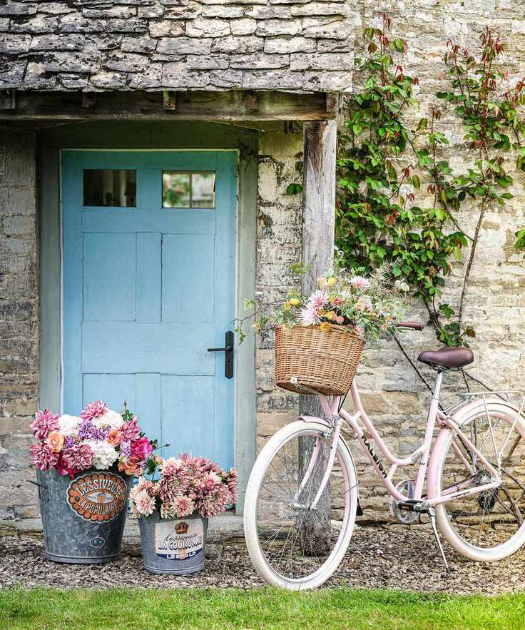 Outdoor entertaining bike welcome