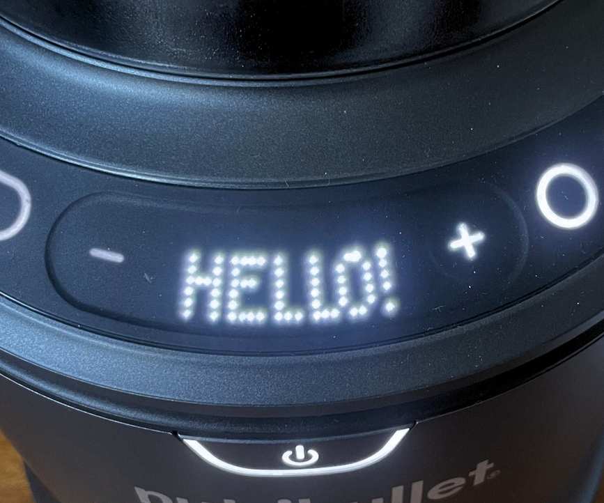 Nutribullet SmartSense Combo illuminated welcome panel greeting you 'hello!'
