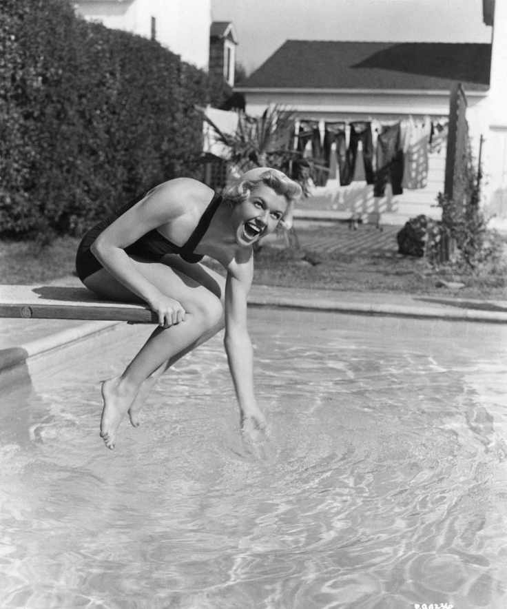 doris day at her pool in Hollywood