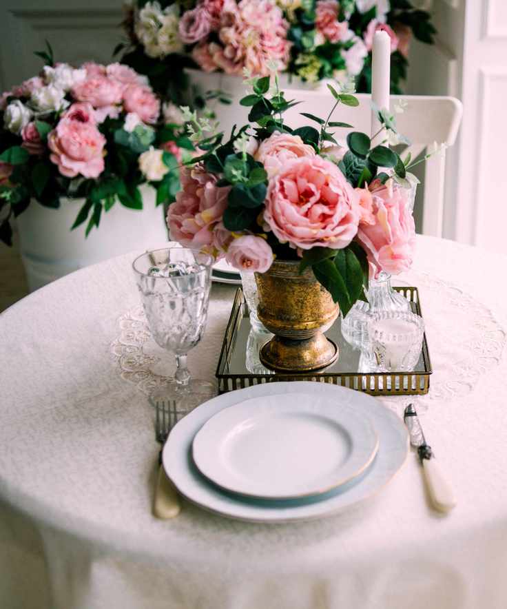 Simon Lycett flower arrangement with roses