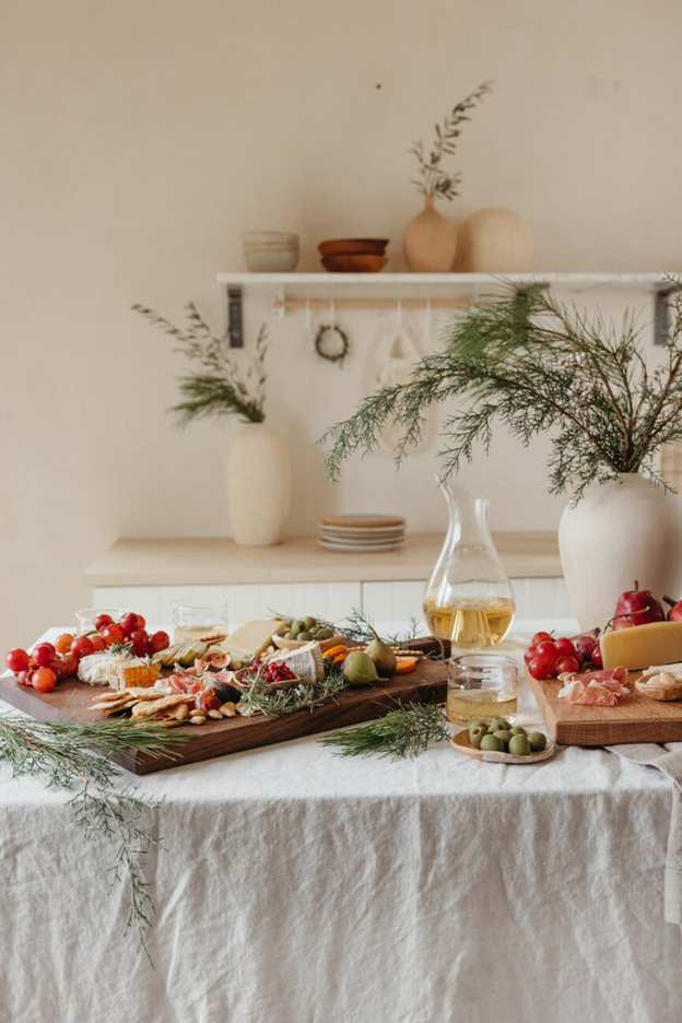holiday charcuterie board ingredients