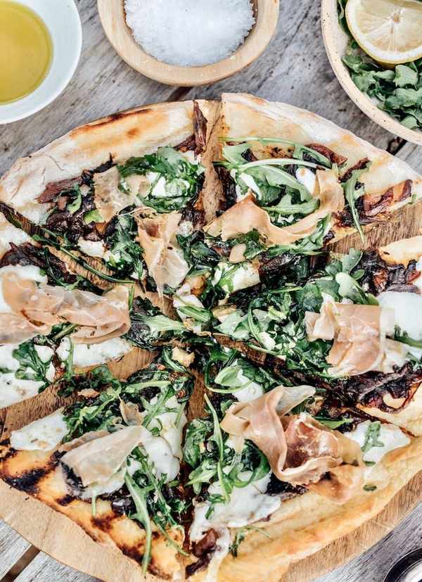 Caramelized Onion and Prosciutto Pizza - how to grill a pizza