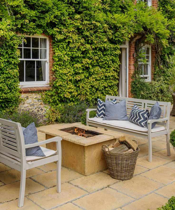 Outdoor fireplace ideas with table fire