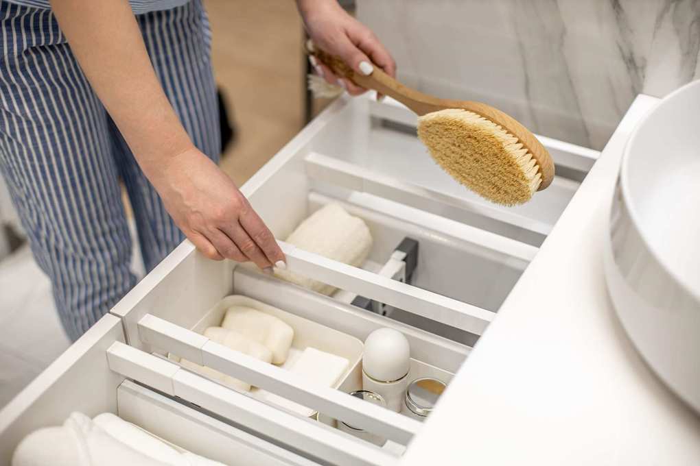 Organizing a drawer