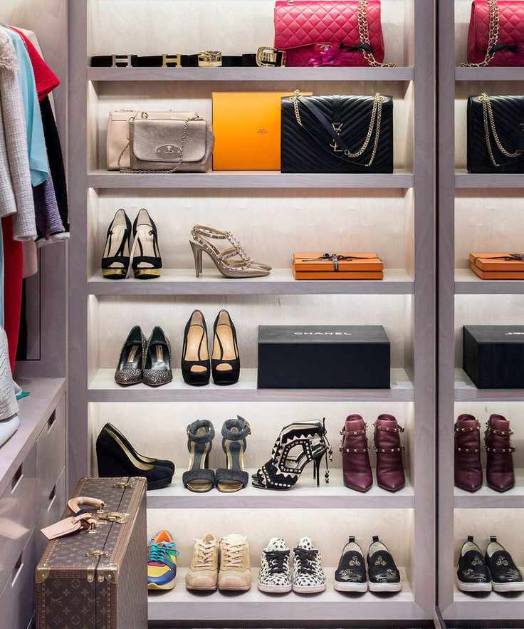 Closet organization with shoe storage