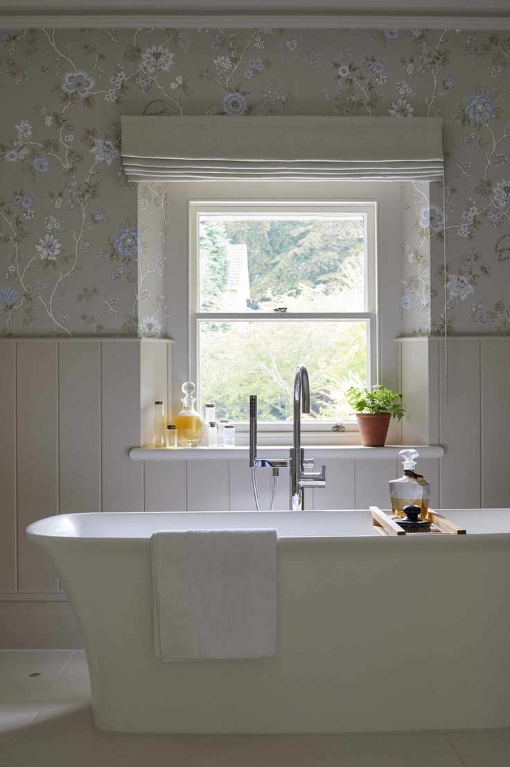 Sims Hilditch - neutral traditional bathroom