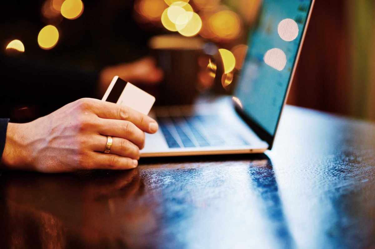 Supply Shortage Impacts on the 2025 Holiday Shopping Experience