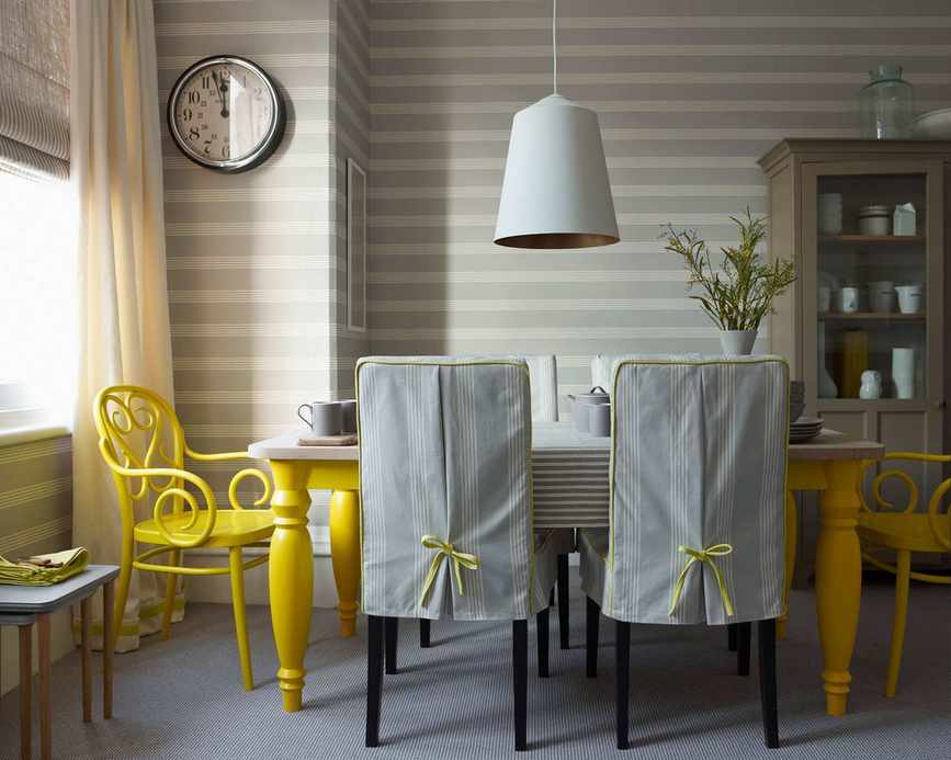 Dining room with a glass-fronted dresser
