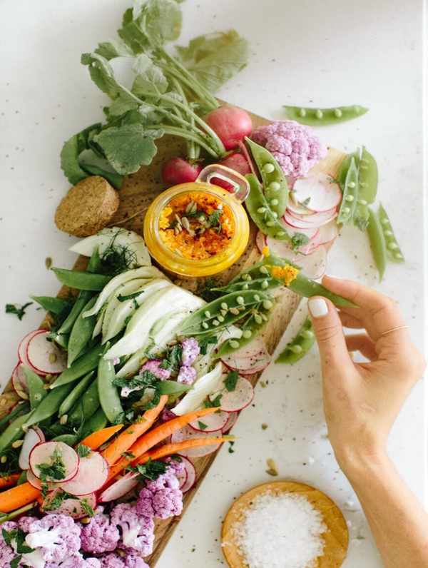 Carrot Turmeric Hummus with Veggies