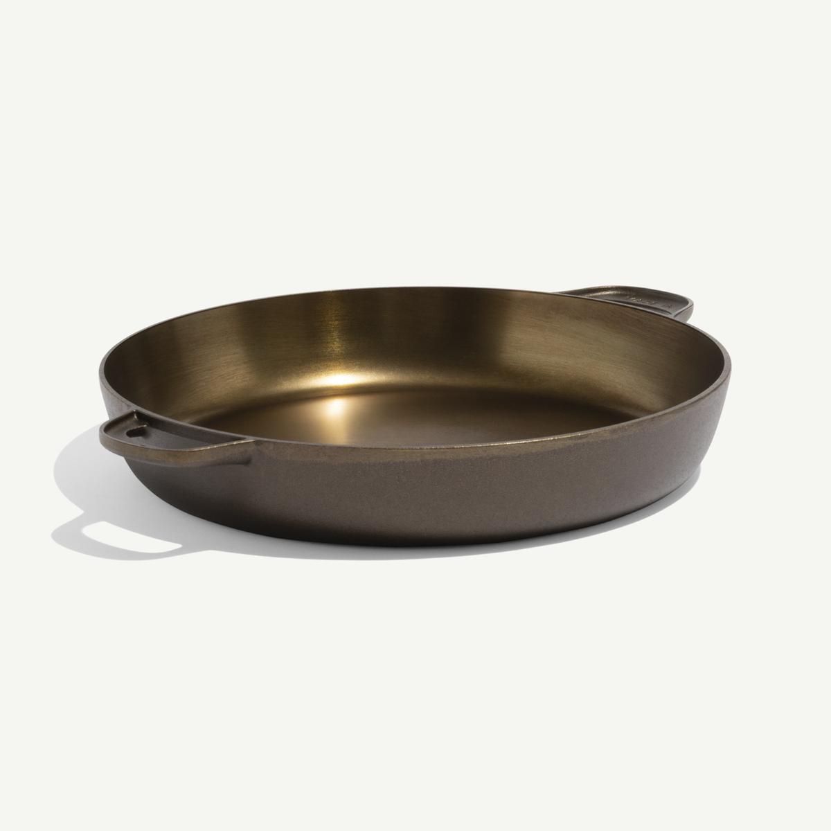 Vintage style cast iron cookware