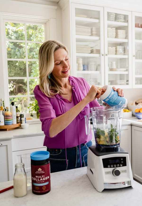 Catherine McCord preparing collagen smoothie