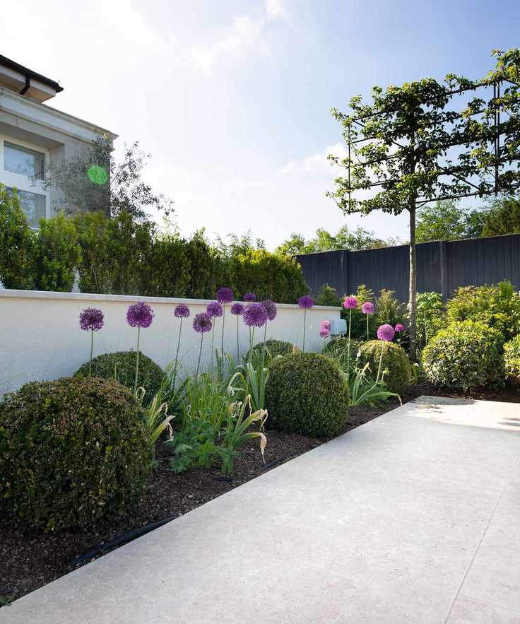 Larger pavers create the illusion of space