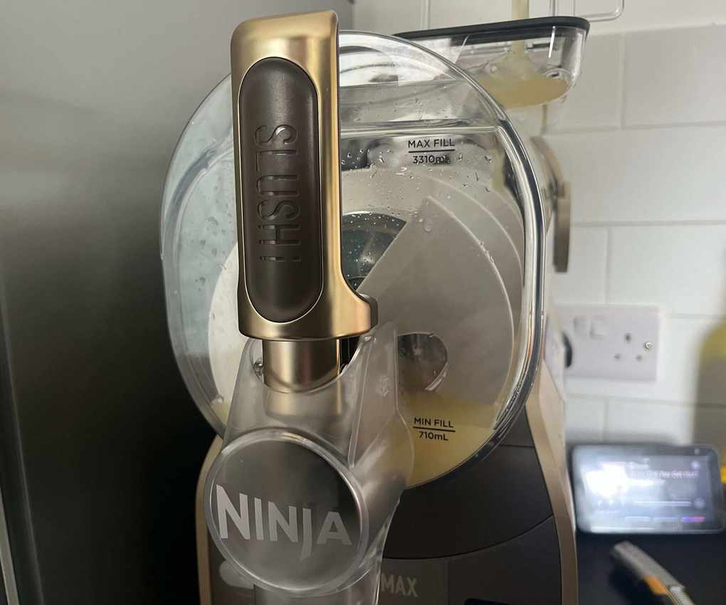 Juice pouring into the Ninja SLUSHi Max.
