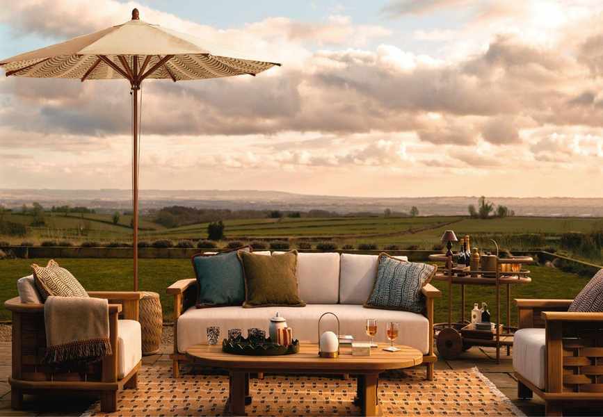 12 Stylish Outdoor Shades for Elegant Al Fresco Dining