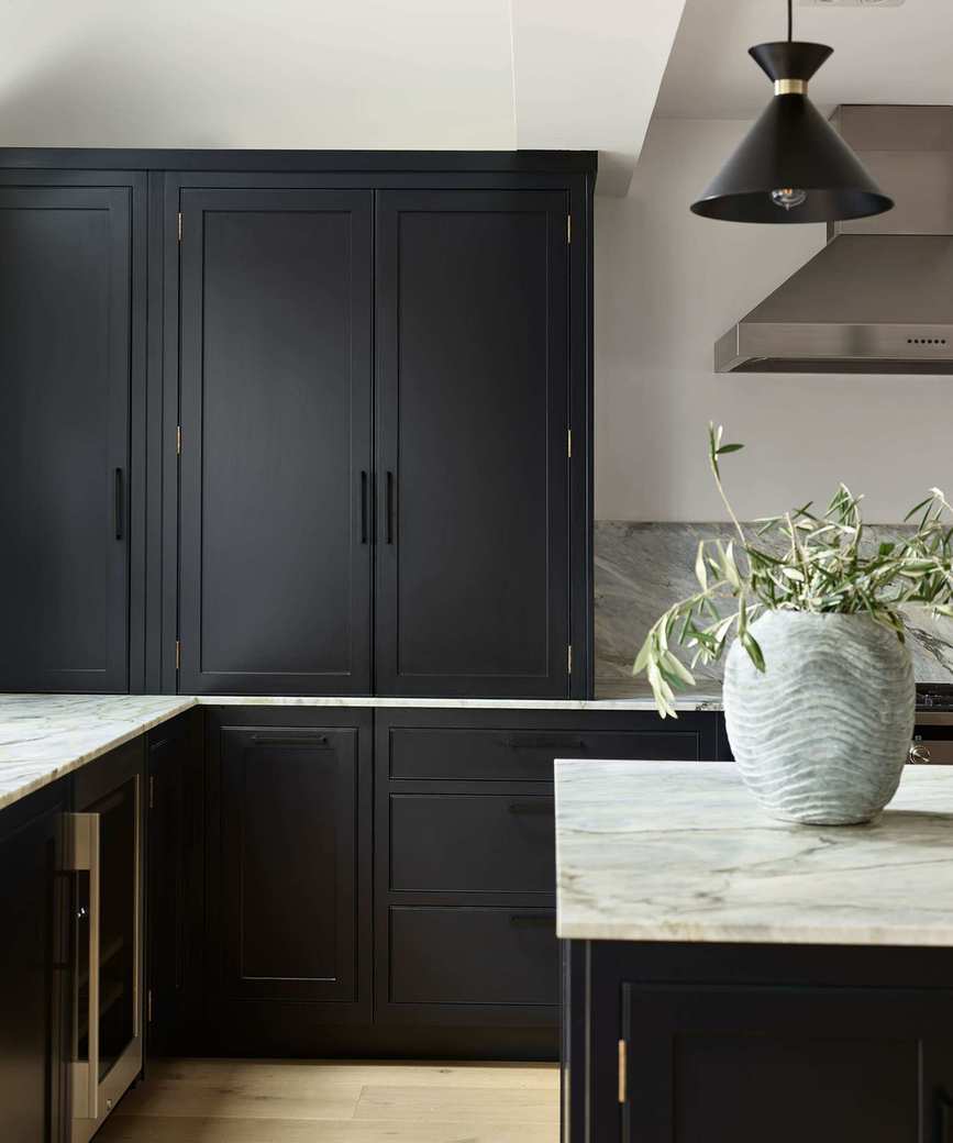 Black and white kitchen cabinetry