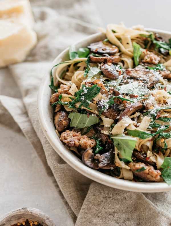one pot sausage pasta recipe with mushrooms, and arugula