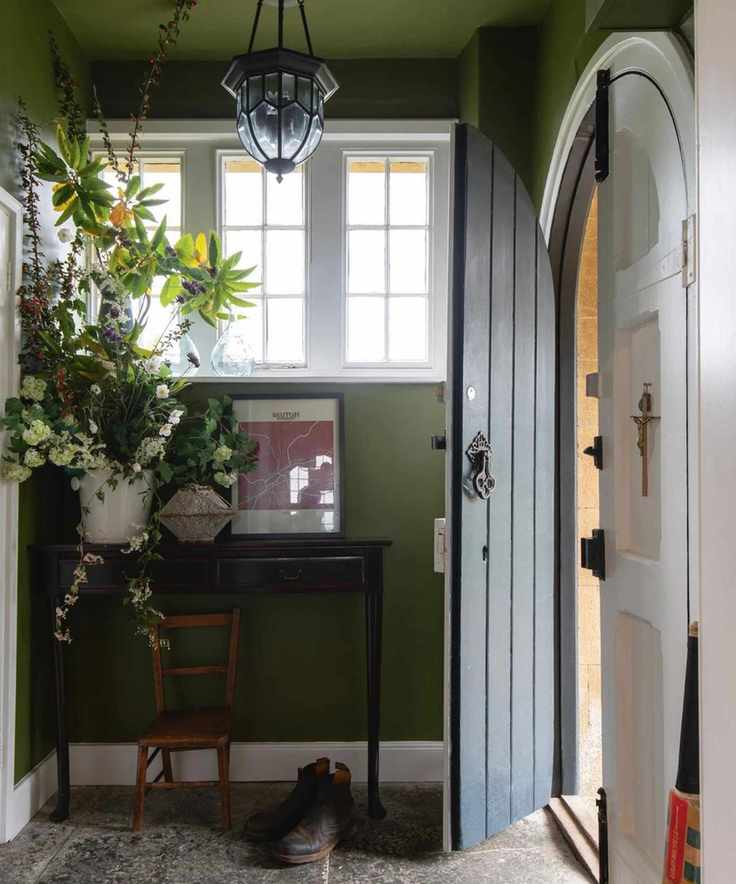 Small green entryway