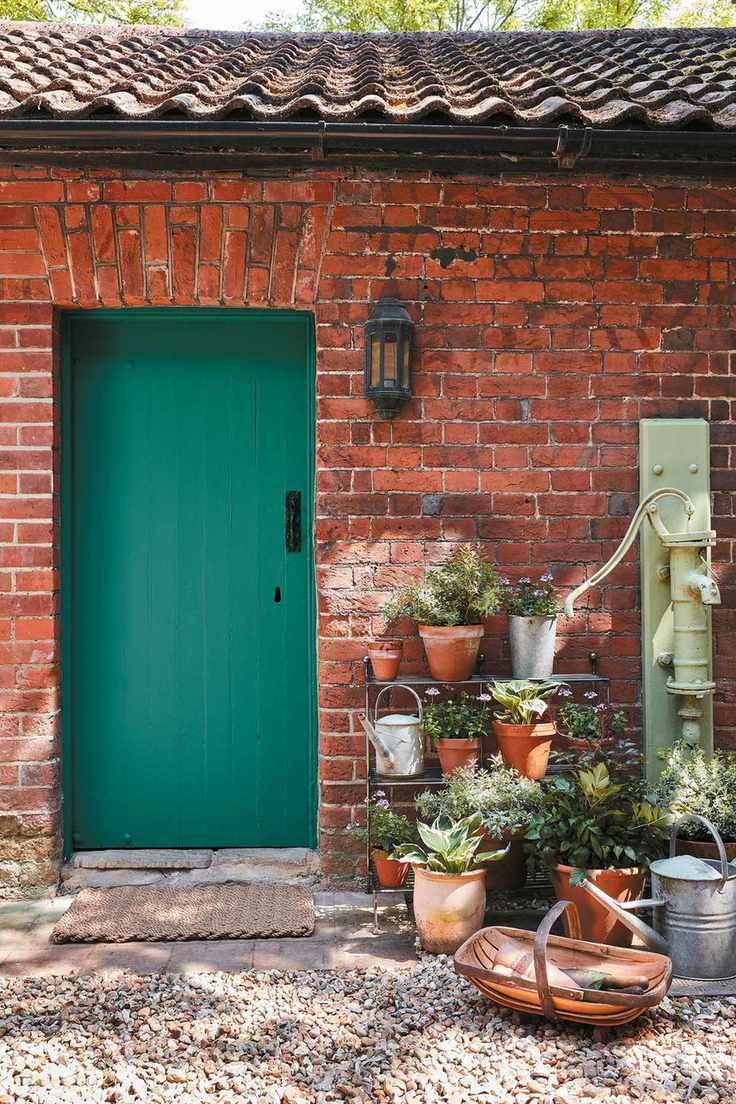 garden shed with door painted in little greene goblin