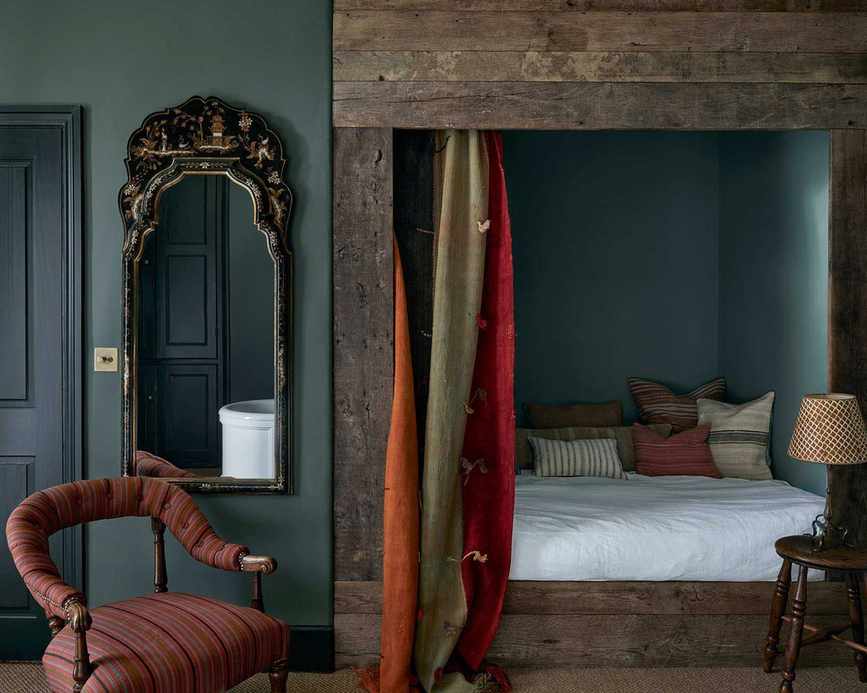 Small room idea with dark color palette