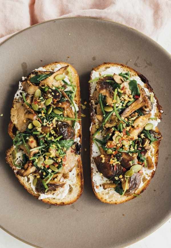 Mushroom Toast with Arugula & Lemon