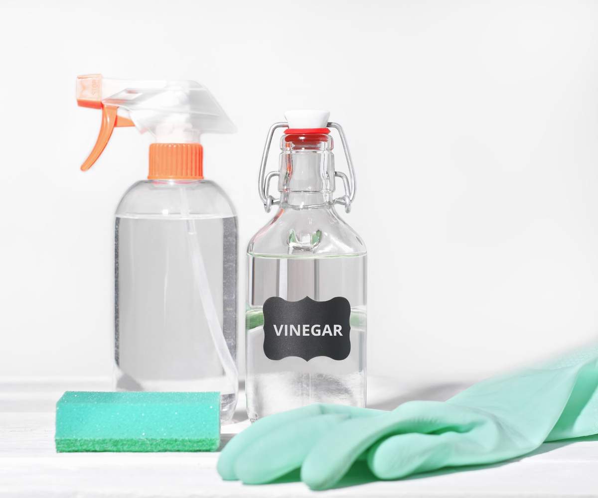 Cleaning with vinegar