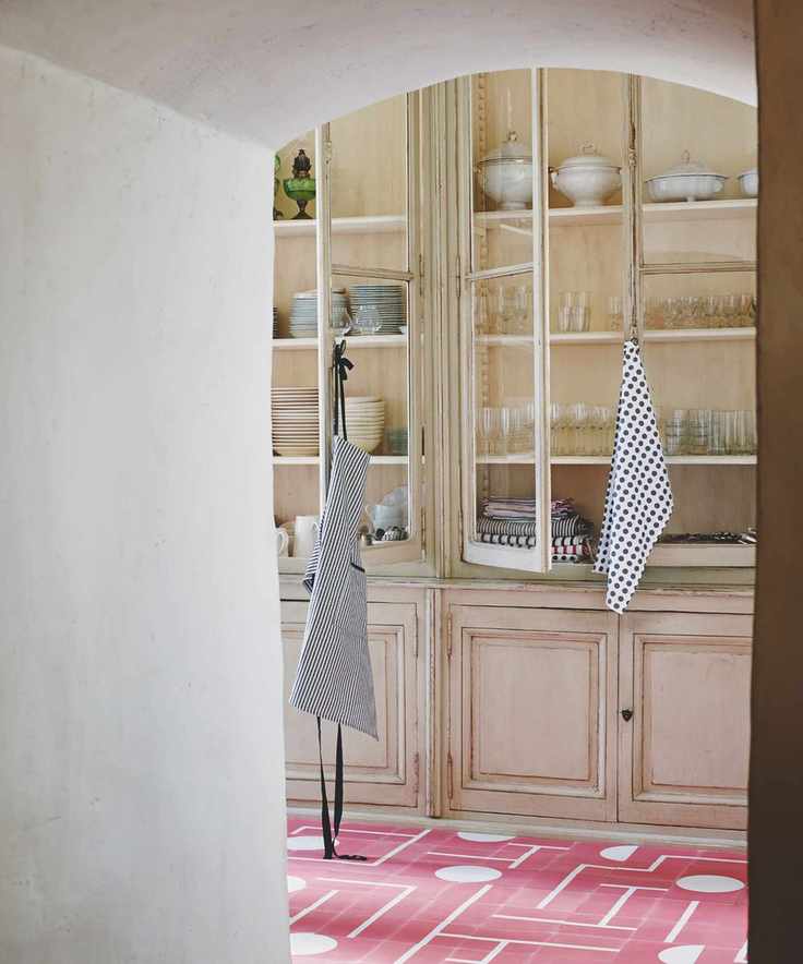 Display of glassware in a stylish kitchen