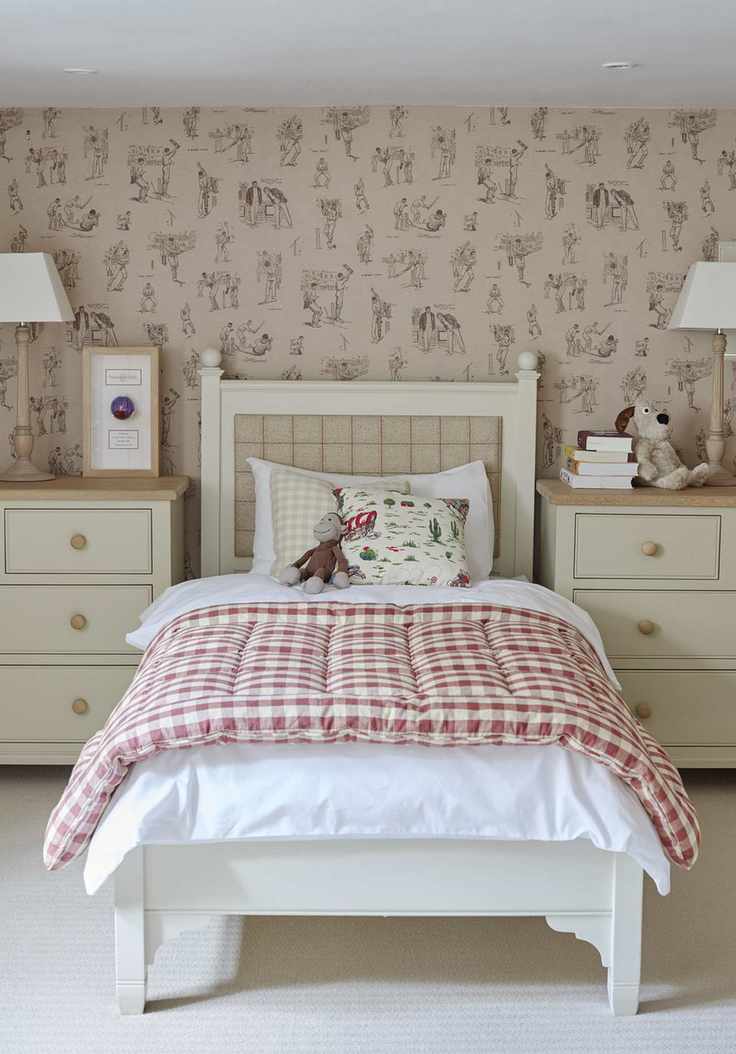 Designing kids' bedrooms with quilt on bed