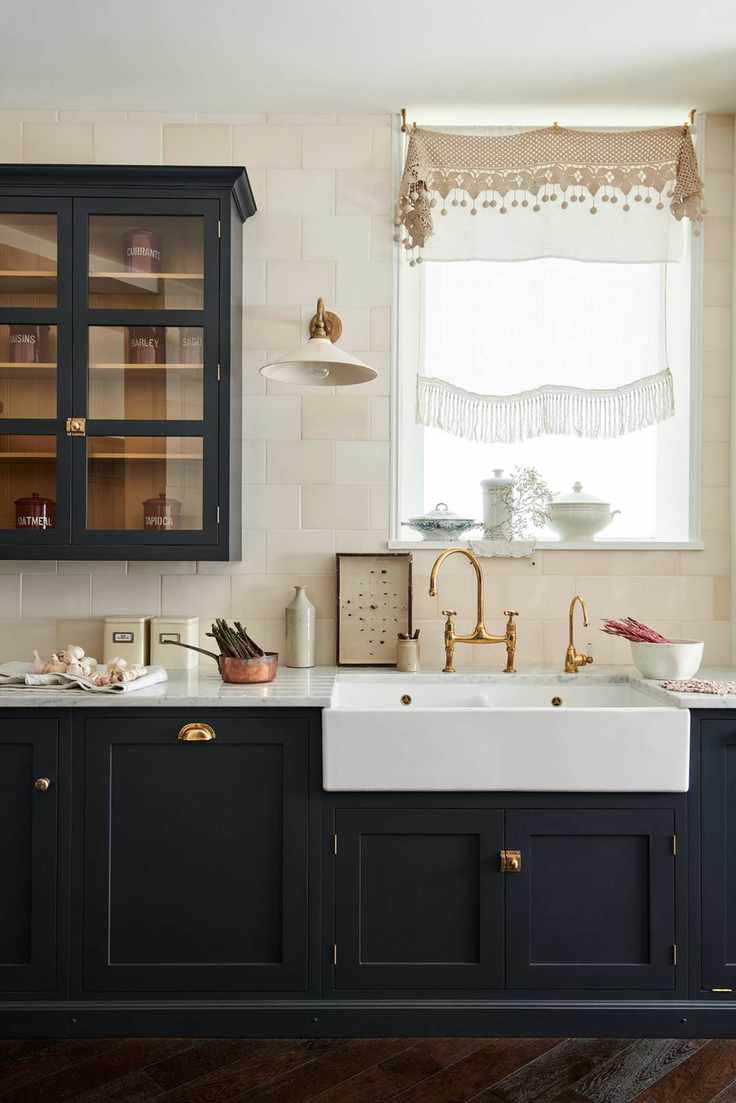 deVOL's shaker kitchen in a showroom
