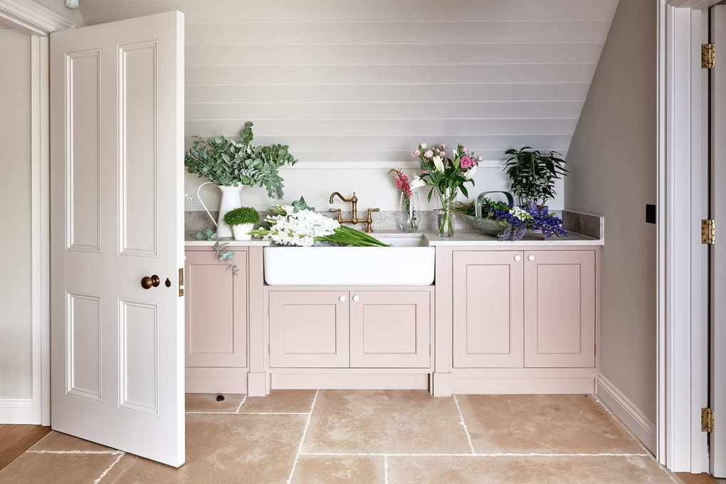 Pink utility room