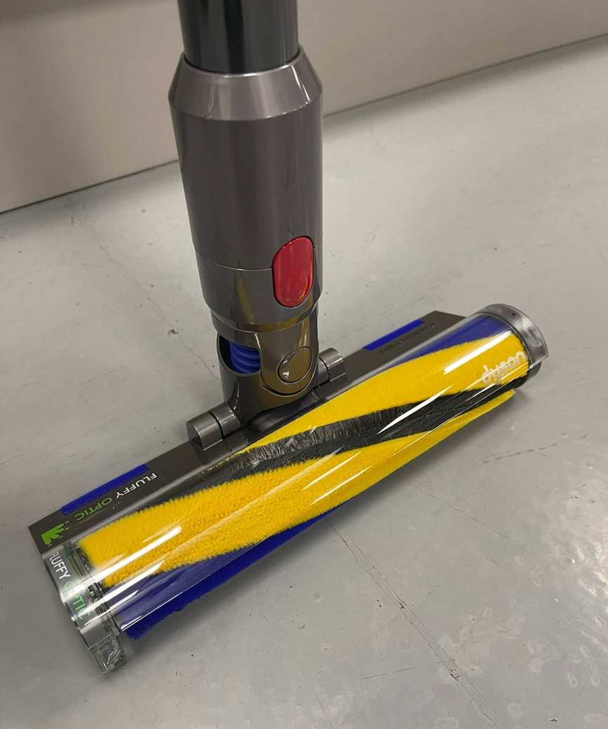 Close up of the Dyson V15 Detect Fluffy Optic floorhead