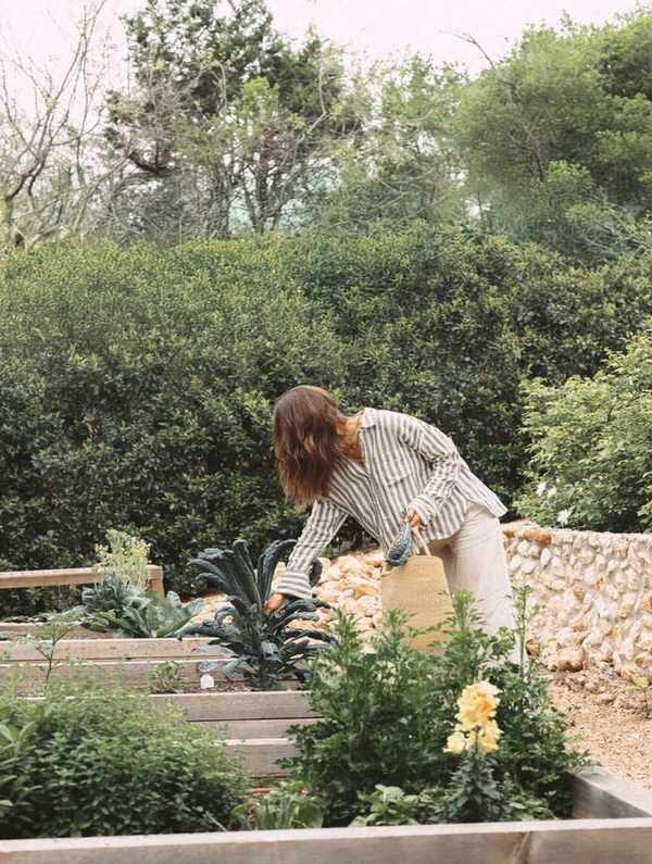 spring gardening outside_grounding outside
