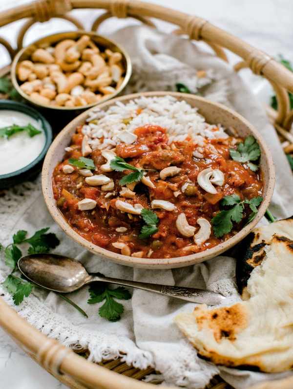 slow cooker tikka masala in bowl