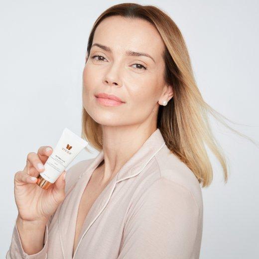 Model holding a bottle of Vivier Retinol 1.0%