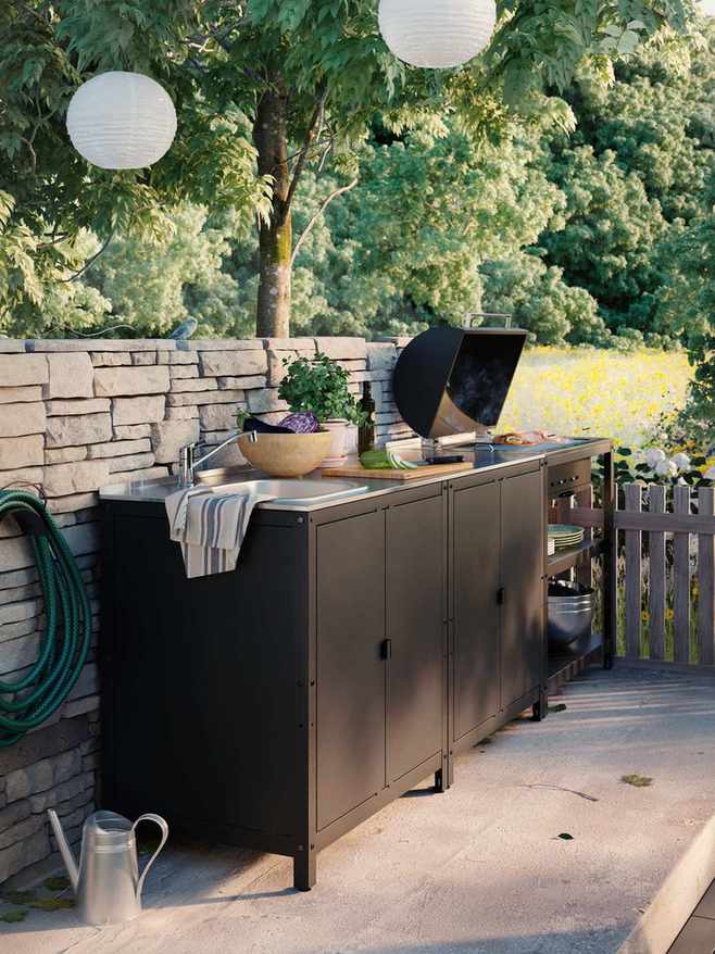 Outdoor kitchen island