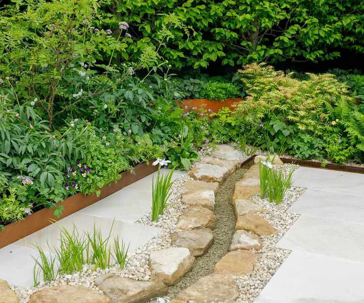 Contrast Corten against pale paving Kampo No Niwa by Kazuto Kashiwakura and Miki Sato at chelsea 2019