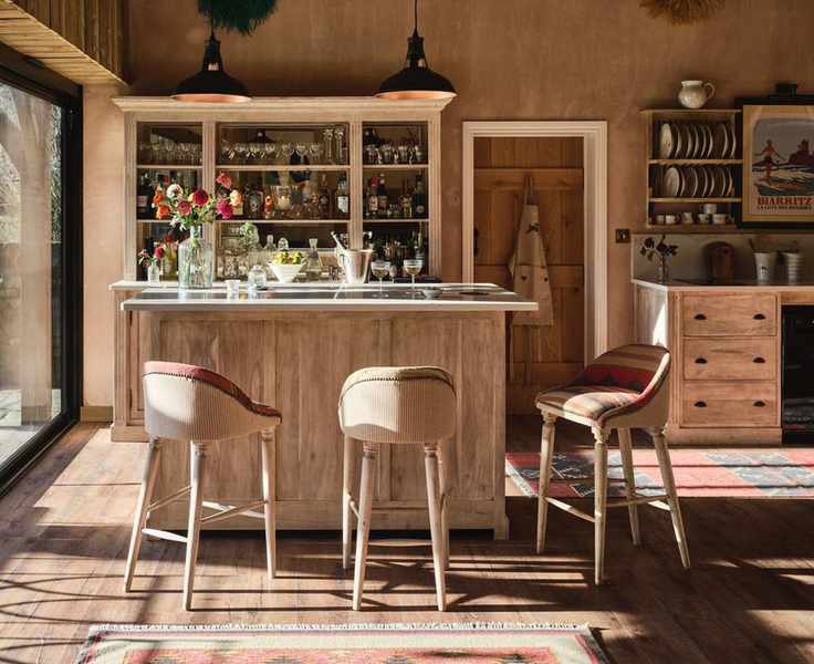 An english country home bar