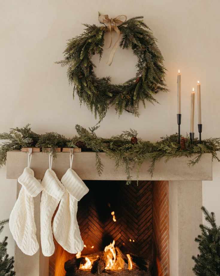 Christmas mantel decorations