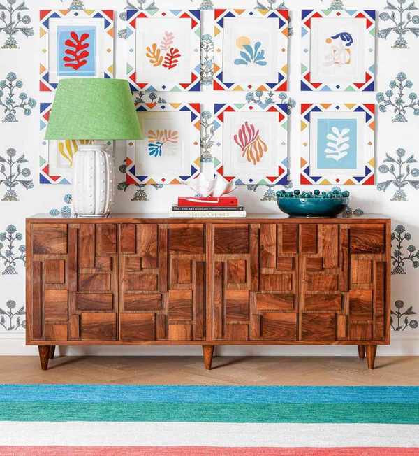 Colorful small entryway details