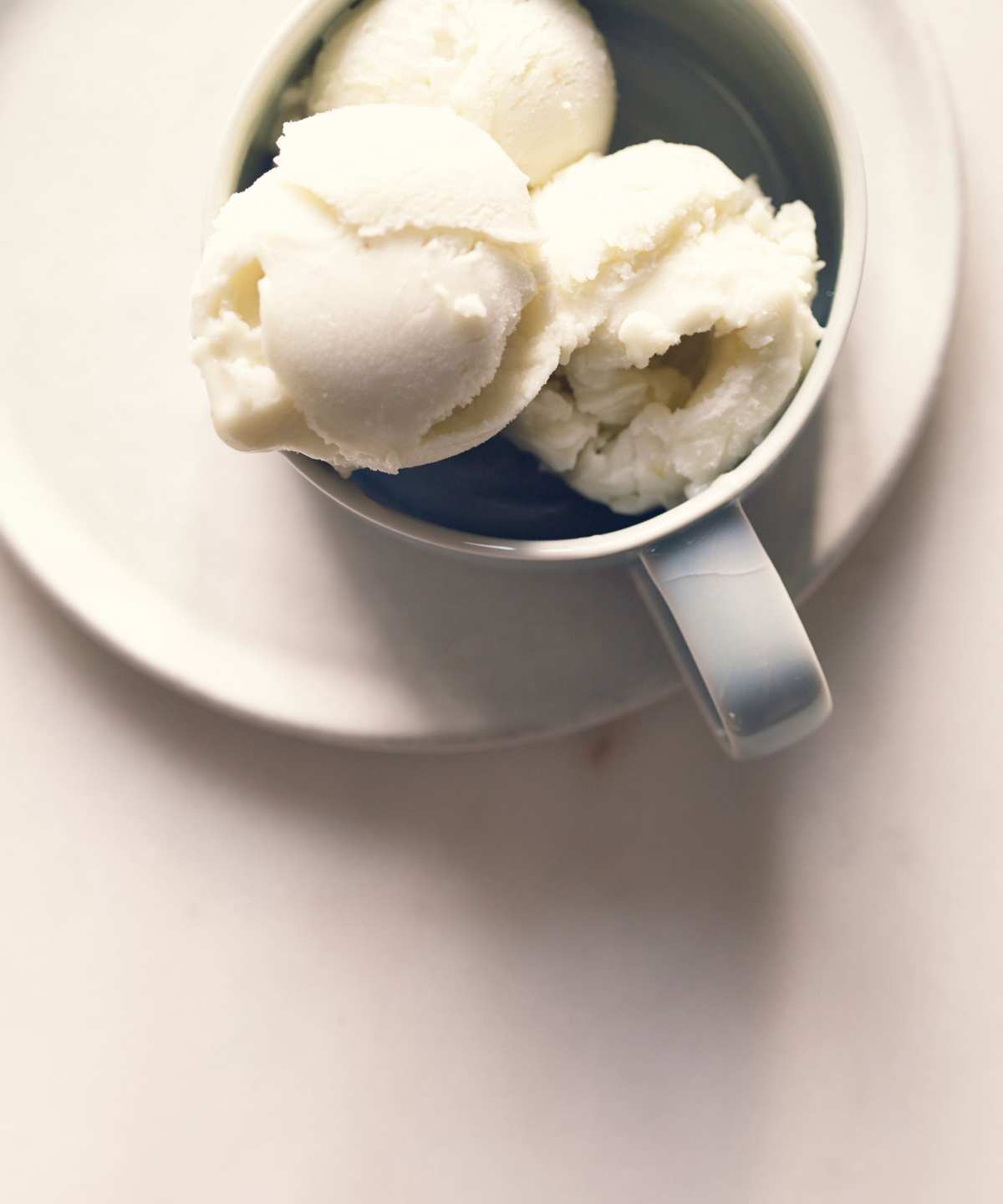 Gooseberry and elderflower frozen yogurt in a cup