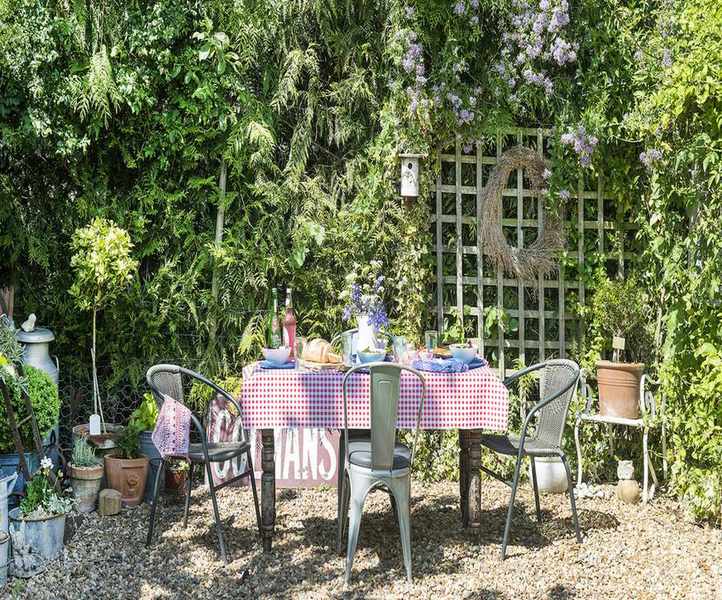 Cottage backyard ideas vintage pieces