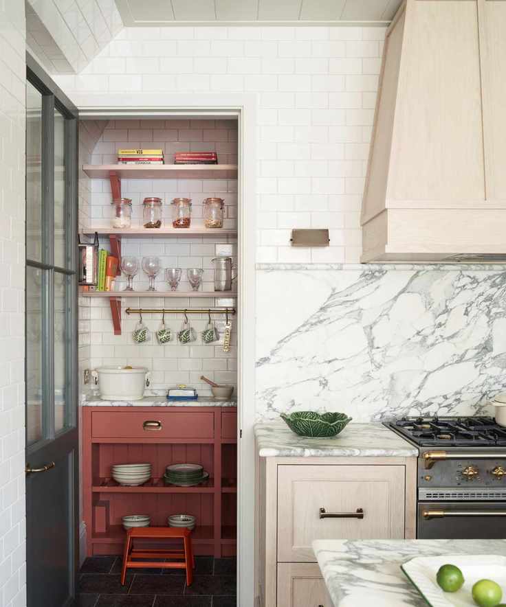 A marble kitchen with pink accents
