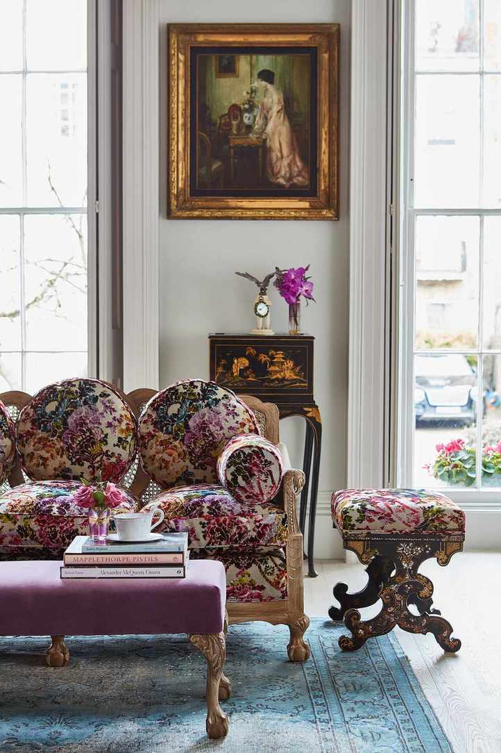 Regencycore: luxurious Regency-style living room in London maisonette