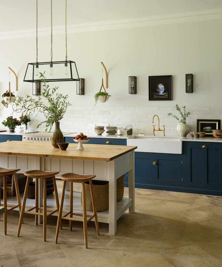 Butcher's block kitchen island in a more contemporary kitchen scheme