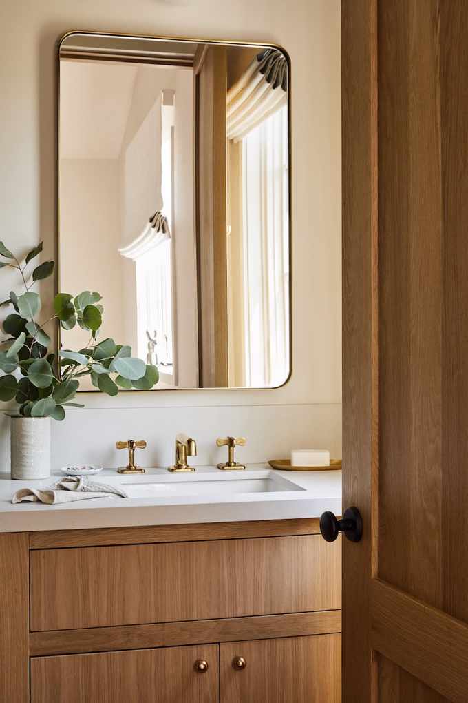 paint colors for small bathrooms