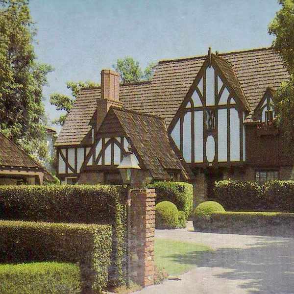 Vintage postcard from the 1978 Homes of Movie and Television Stars series, showing Goldie Hawn's grand Tudor estate