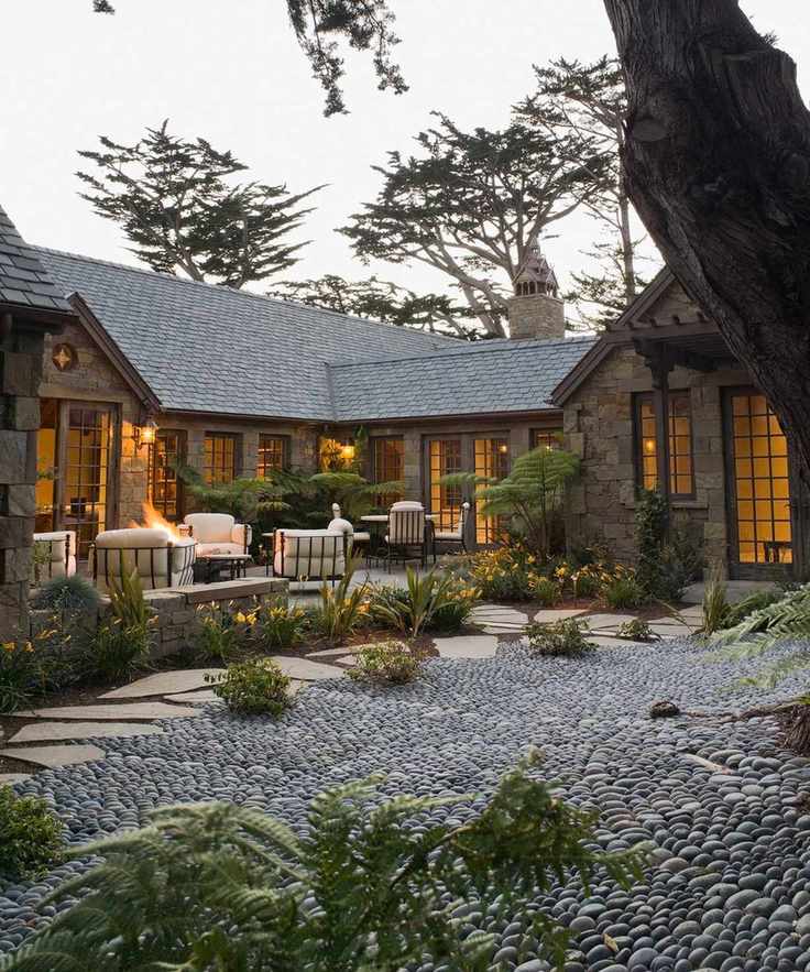 pebbled area in garden designed by Arterra