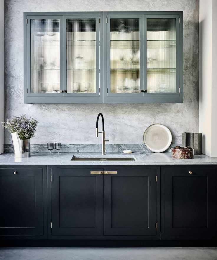 Grey kitchen with grey worktop and cabinet