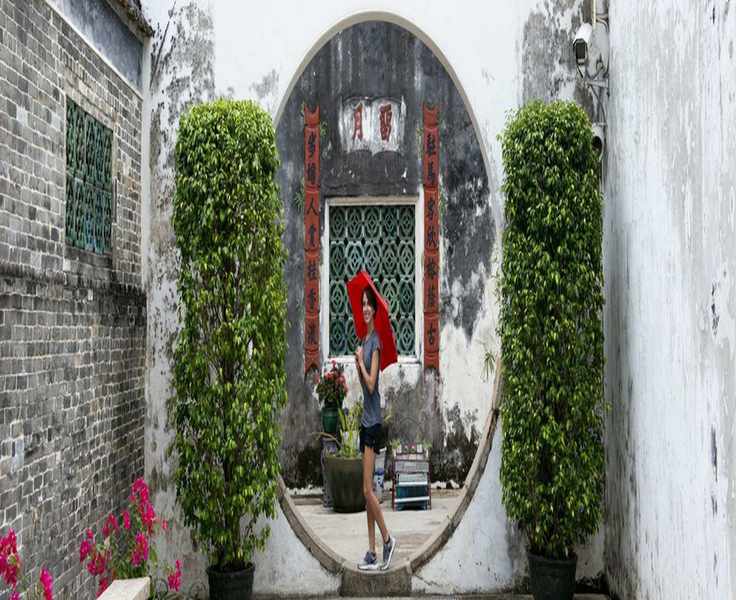 Travel Tales: A Roadside Encounter That Sparked Friendship